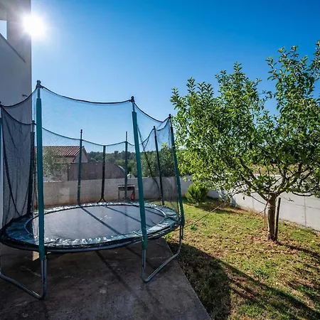 Luen Villa Pula