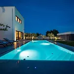 Luen Villa