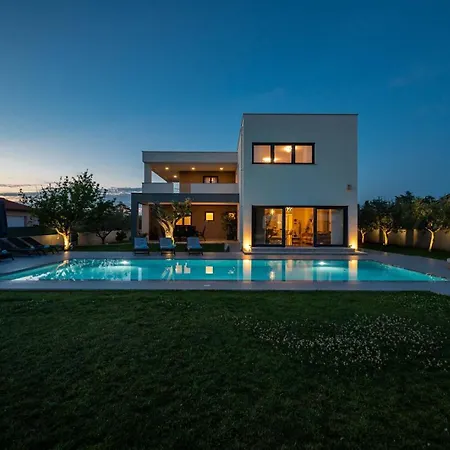 Luen Villa