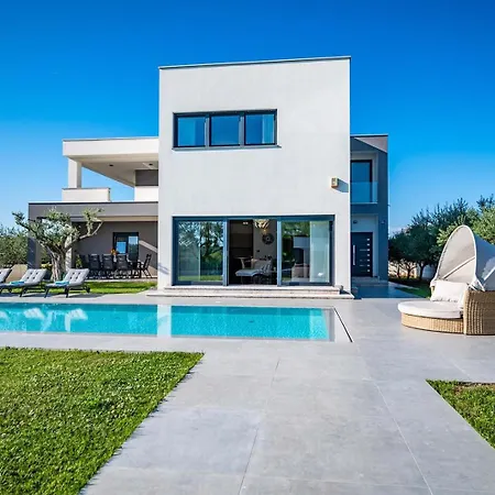 Luen Villa